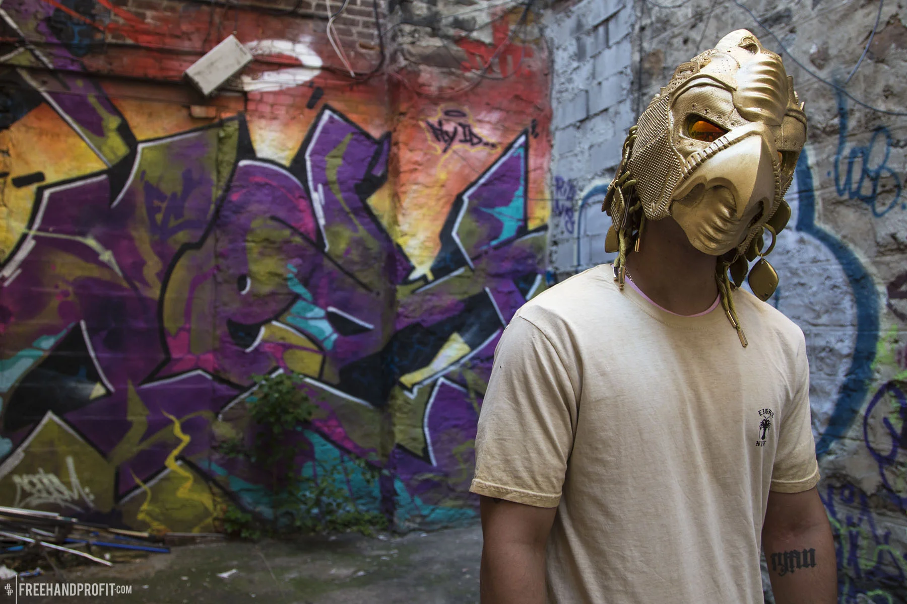 No.118 : Golden Yeezy II Horus Mask — FREEHAND PROFIT